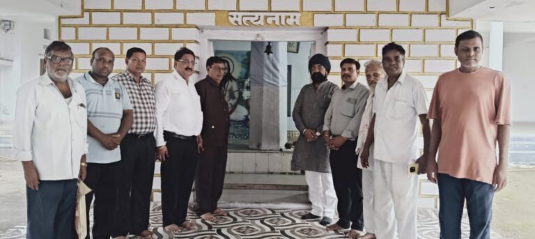 बिल्हा नगर के प्रतिष्ठित सवन्नी परिवार के द्वारा,गुरुवचन सवन्नी के विवाह की 50वीं सालगिरह के पावन अवसर पर नगर के प्रमुख गुरुद्वारा एवं मंदिर को भेंट किए गए बर्तन उपहार,